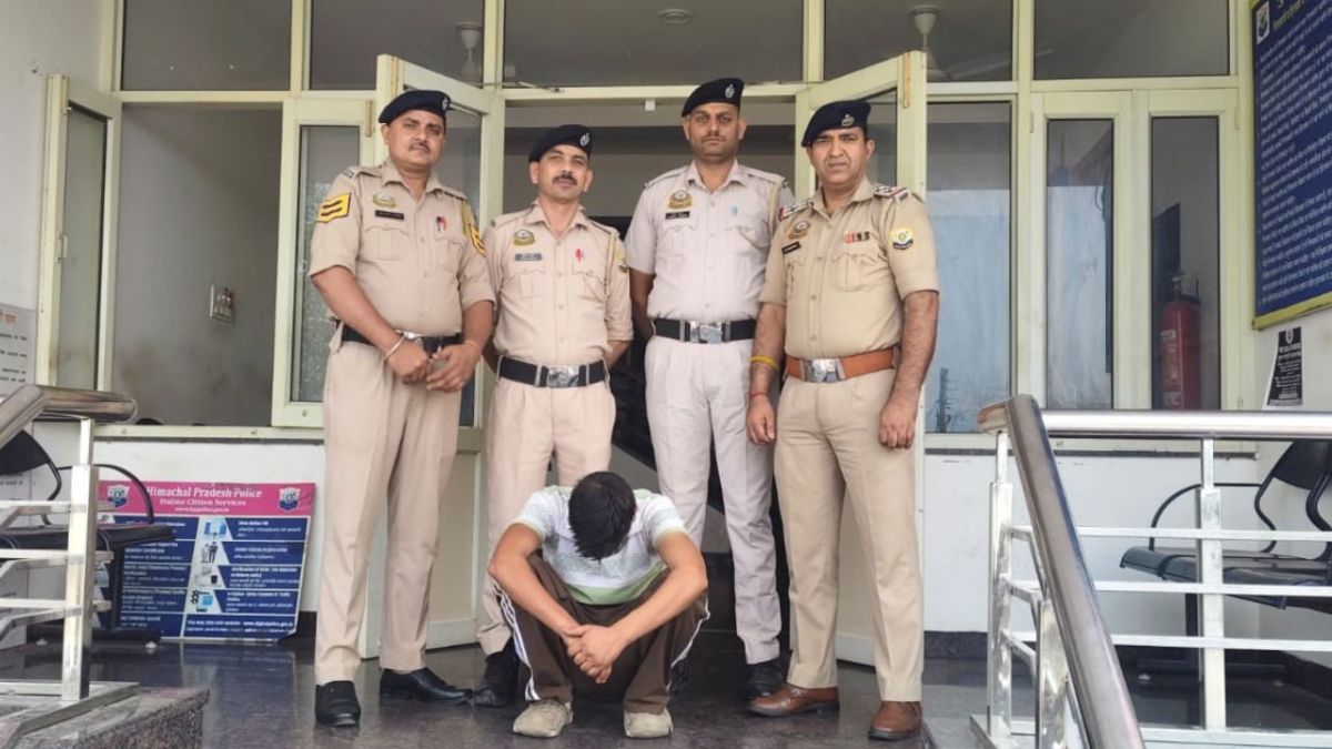 Bilaspur News: बिलासपुर में अवैध शराब तस्करी पर पुलिस का बड़ा एक्शन, 207 पेटी शराब जब्त, एक आरोपी गिरफ्तार
