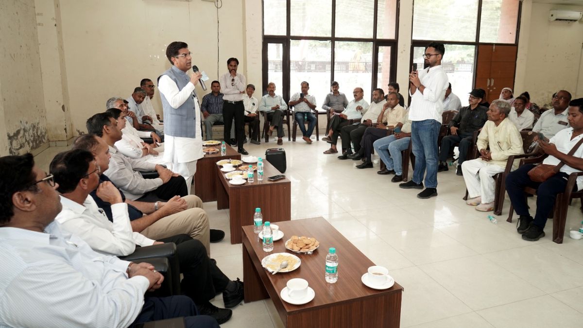 Chandigarh News: सफाई अभियान बना जनआंदोलन, वार्ड-4 में मेयर ने शुरू की मेगा डीप क्लीनिंग ड्राइव