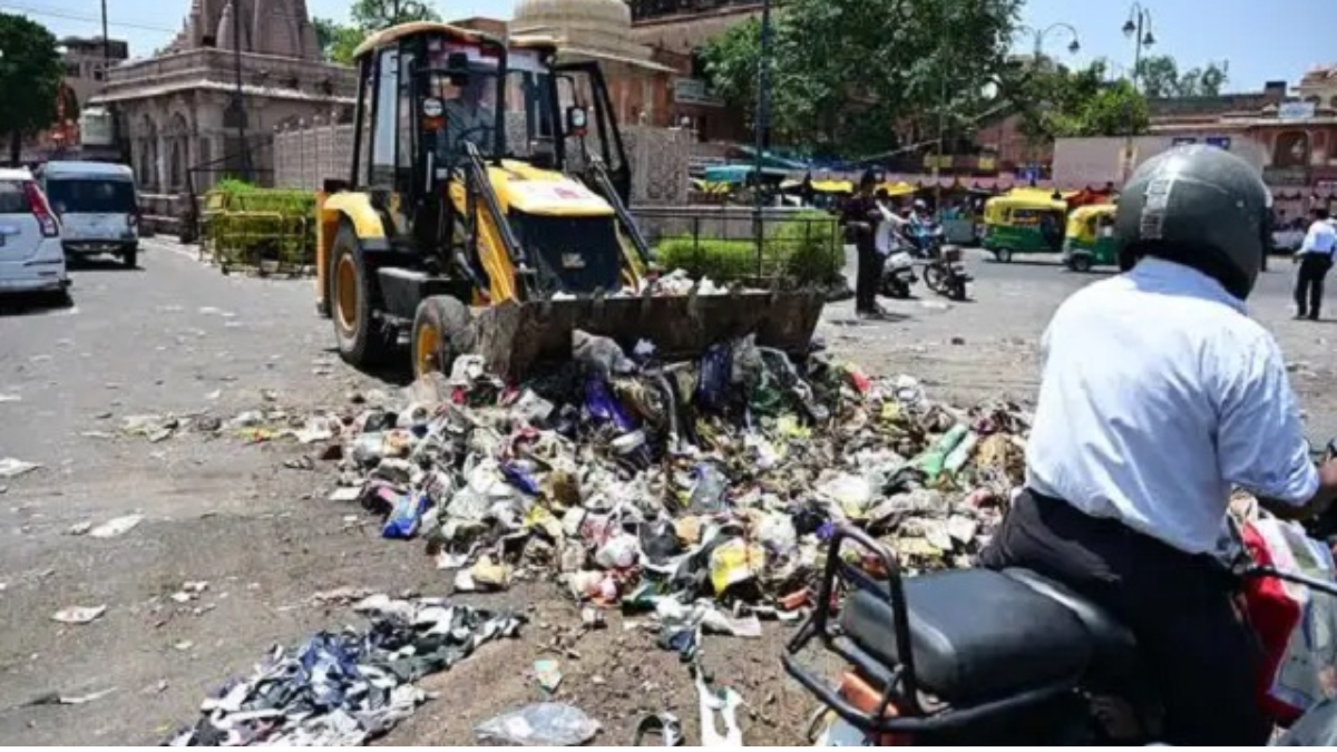 Rajasthan News: राजस्थान में सफाई कर्मचारियों की हड़ताल तीसरे दिन भी जारी, कई शहरों में कूड़े के ढेर लगे