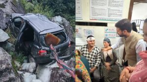Shimla Aroad Accident: शिमला में 250 फुट गहरी खाई में गिरी कार, चालक की मौत, चार घायल