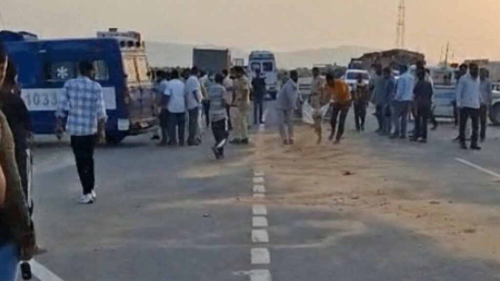 Ajmer Road Accident: अजमेर में ट्रेलर की टक्कर से बाइक सवार रिटायर्ड टीचर और पत्नी की मौत, चालक फरार