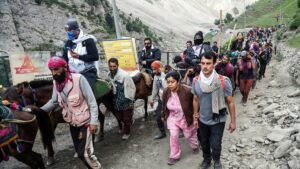 Amarnath Yatra: अमरनाथ यात्रा के लिए ऑफलाइन पंजीकरण शुरू, उपराज्यपाल जम्मू से पहले जत्थे को करेंगे रवाना