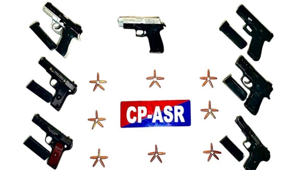 Amritsar News: अमृतसर में अंतरराष्ट्रीय हथियार तस्करी गिरोह का भंडाफोड़, पुलिस ने 7 पिस्तौल और 40 कारतूस समेत 2 को पकड़ा