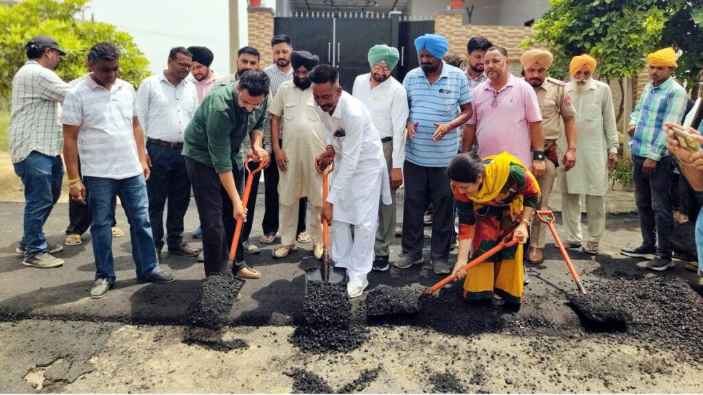 Barnala News: बरनाला की एकता कॉलोनी में 42 लाख की लागत से नई सड़क का निर्माण कार्य शुरू