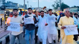 Bhiwani News: बवानीखेड़ा में NEET पेपर लीक के विरोध में कांग्रेस का कैंडल मार्च, सरकार के खिलाफ जमकर नारेबाजी