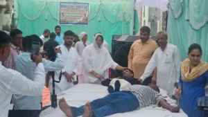Bhiwani News: आलमपुर में 50 युवाओं ने किया रक्तदान, विकास कार्यों के लिए चेयरपर्सन अनीता मलिक का आभार