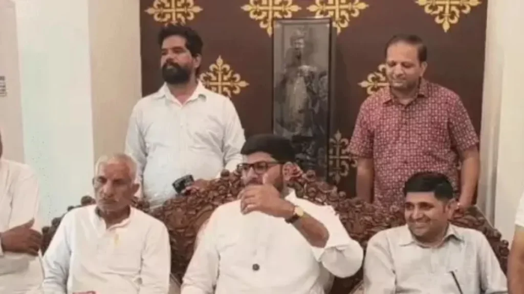 Bhiwani News: सोनम वांगचुक की गिरफ्तारी पर भड़के दिग्विजय चौटाला, बोले- डरी हुई है सरकार