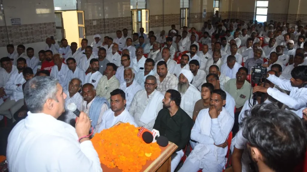 Bhiwani News: तोशाम में अनिरुद्ध चौधरी का बड़ा हमला, 'सिंचाई मंत्री के इलाके में पानी को तरस रही जनता, बिजली कटों से हाहाकार'