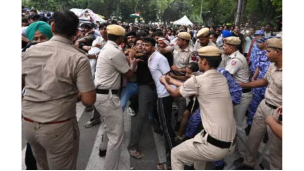 CJP Parliament March: जंतर-मंतर पर CJP के संसद मार्च के दौरान लाठीचार्ज, बैरिकेडिंग पार कर आगे बढ़े प्रदर्शनकारी