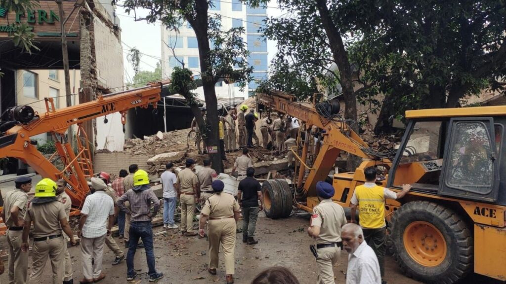 Chandigarh Building Collapse: इंडस्ट्रियल एरिया बिल्डिंग हादसे पर मानवाधिकार आयोग ने डीसी से रिपोर्ट तलब की