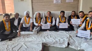 Chandigarh Lawyers Protest: चंडीगढ़ में LADC सिस्टम के विरोध में वकीलों की चेन भूख हड़ताल शुरू