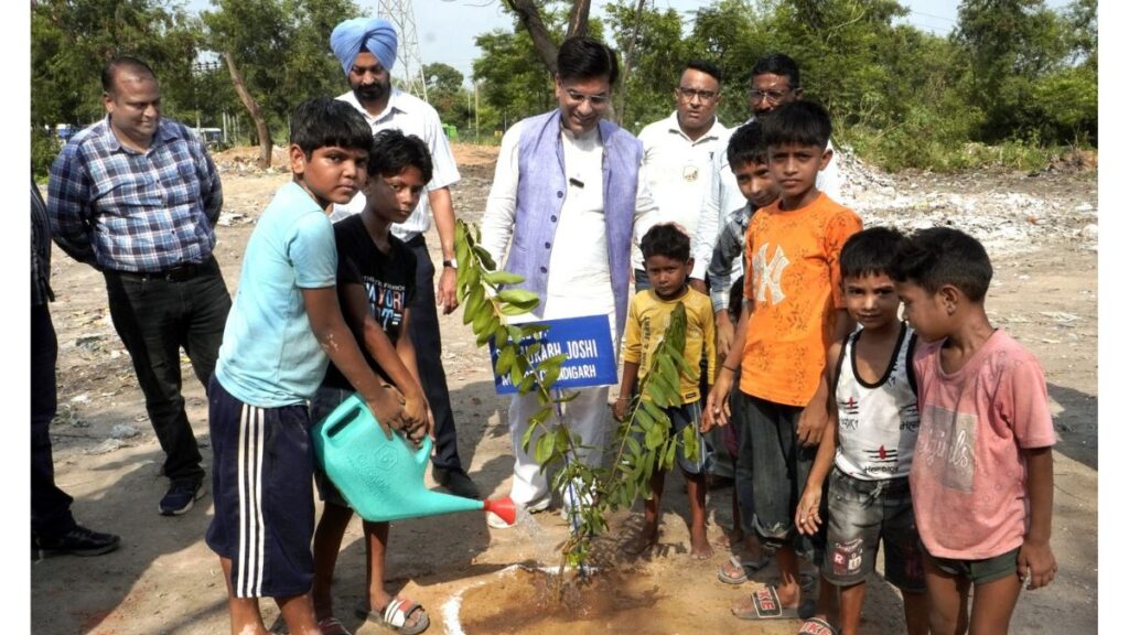 Chandigarh News: मेयर सौरभ जोशी ने कजेहड़ी में शुरू किया 'एक पेड़ मां के नाम' अभियान