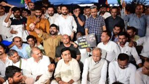 Congress Protest Jaipur: जयपुर में कांग्रेस का भाजपा कार्यालय घेरने के लिए मार्च, प्रधान के इस्तीफे को लेकर सड़क पर गहलोत-डोटासरा
