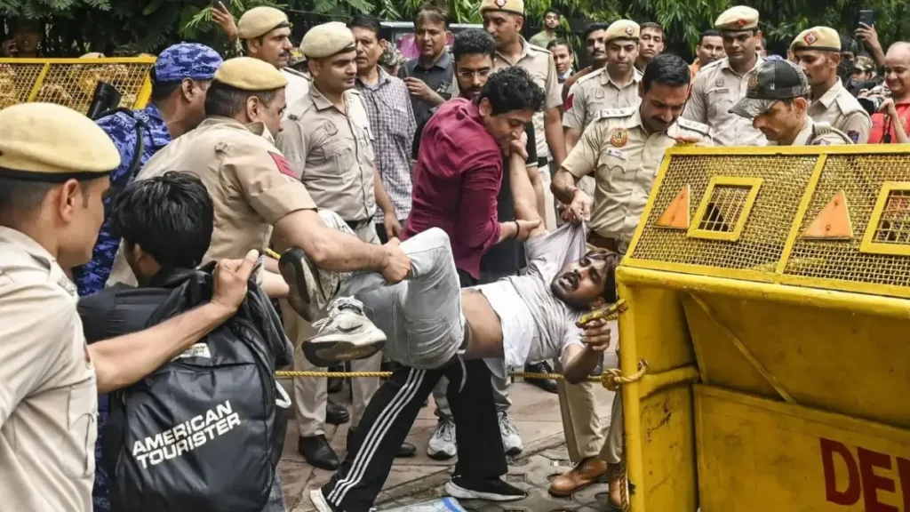 'संसद चलो' प्रदर्शन में लाठीचार्ज और आंसू गैस के आरोप, AILAJ ने पुलिस कमिश्नर से की कार्रवाई की मांग