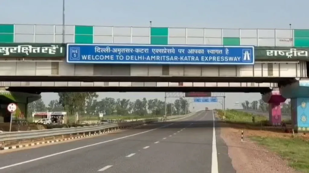 Delhi Katra Expressway: पीएम मोदी ने किया हरियाणा सेक्शन का उद्घाटन, झज्जर के रास्ते कटरा जाना हुआ बेहद आसान