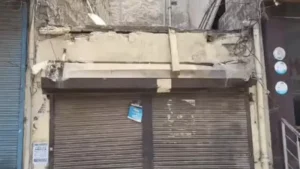 Faridabad News: फरीदाबाद में मौत बनकर गिरा जर्जर छज्जा, सोहना टी-पॉइंट पर खड़े बिहार के दो मजदूरों की गई जान