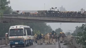 Farmers Delhi March: ट्रेड डील के विरोध में किसानों का दिल्ली कूच, शंभू टोल प्लाजा सील, NH-44 पर सुरक्षा बलों का कड़ा पहरा