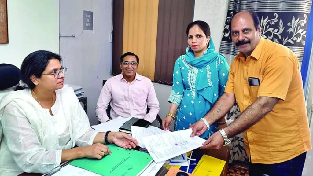 Haryana News: हरियाणा हाउसिंग फेडरेशन चुनाव, 10 उम्मीदवारों ने किया नामांकन, गुरुग्राम सीट रह गई पूरी तरह खाली
