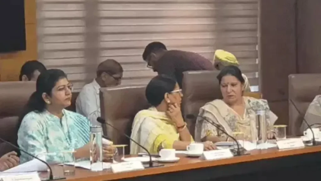 Haryana News: डिजिटल अश्लीलता पर कड़े कानून की तैयारी, महिला सशक्तिकरण समिति ने अपनाया कड़ा रुख