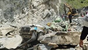 Himachal Landslide: हिमाचल के लाहौल-स्पीति में लैंडस्लाइड के बाद कार पर चट्टान गिरी, 6 माह की बच्ची समेत13 लोगों की मौत