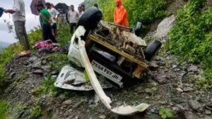 Himachal Road Accident: हिमाचल के चंबा में दर्दनाक हादसा, पीजीआई से लौट रहे परिवार की कार खाई में गिरी, 5 लोगों की मौत