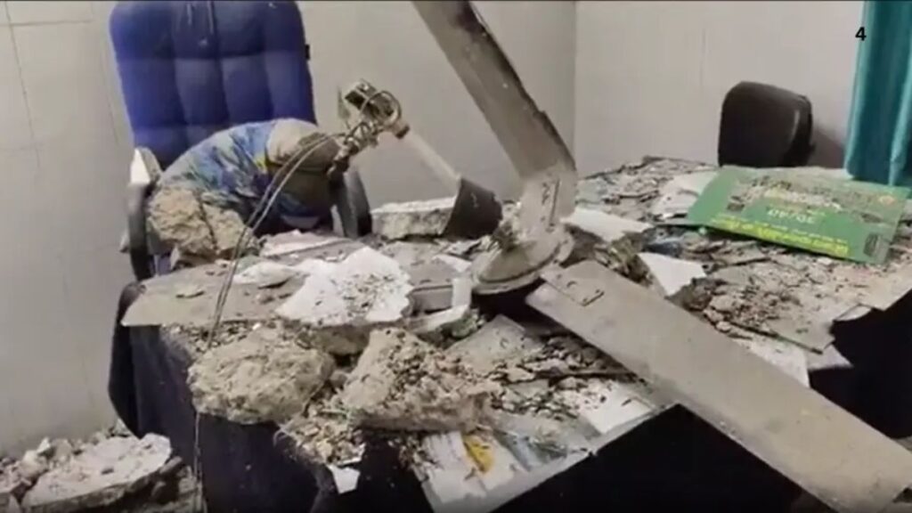 Hospital Ceiling Collapse: अलवर के हॉस्पिटल में पंखा और प्लास्टर गिरने से हादसा, डॉक्टर और मरीज पर गिरा मलबा-पंखा