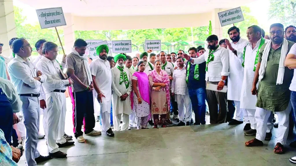 Kurukshetra News: नीट पेपर लीक और छात्रों पर लाठीचार्ज के खिलाफ सड़क पर उतरी इनेलो, सौंपा ज्ञापन