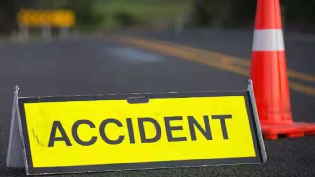 Jalandhar Road Accident: जालंधर के सूर्या एन्क्लेव फ्लाईओवर पर बेकाबू ट्रक ने कार को मारी टक्कर, घंटों जाम में फंसे लोग