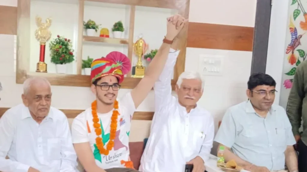 Jind News: 73 की उम्र में दादा बने वकील तो पोते ने पहले प्रयास में नीट में किया जिला टॉप, जींद के इस परिवार की अनोखी कहानी