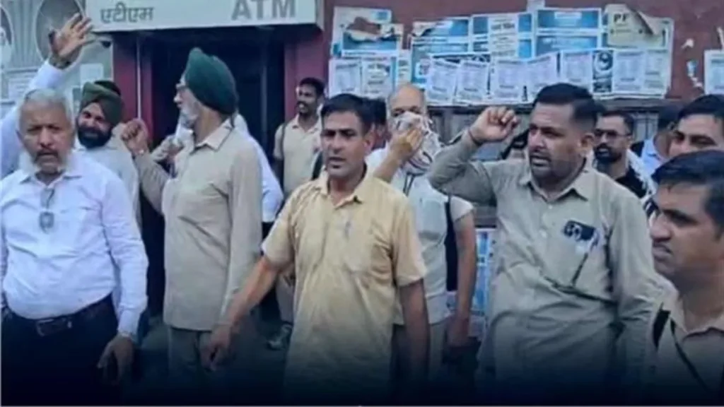 Kurukshetra Bus Stand: कुरुक्षेत्र बस स्टैंड पर बड़ा बवाल, टाइमिंग को लेकर भिड़े रोडवेज और प्राइवेट चालक, आधे घंटे बंद रहा मेन गेट