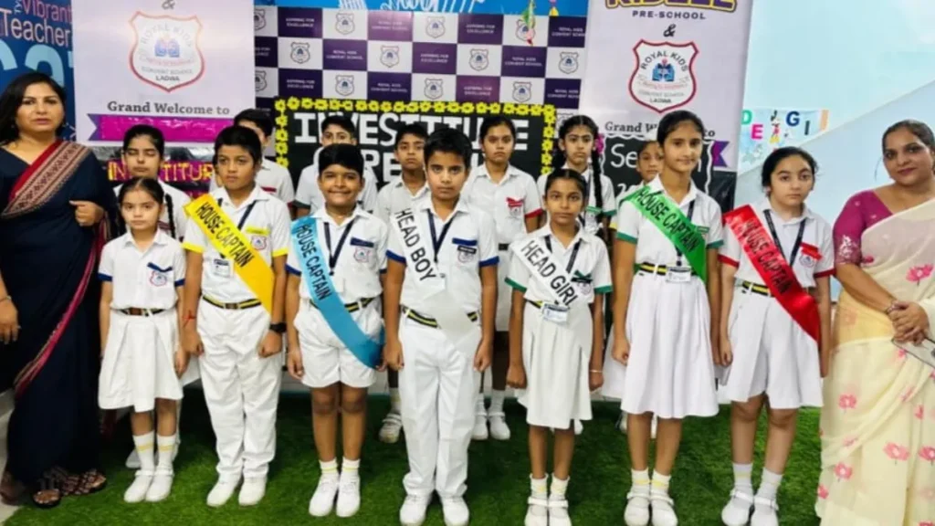 Ladwa School News: किड्जी स्कूल में छाया अनुशासन का रंग, कैप्टन और वाइस कैप्टन को पहनाए गए सैश