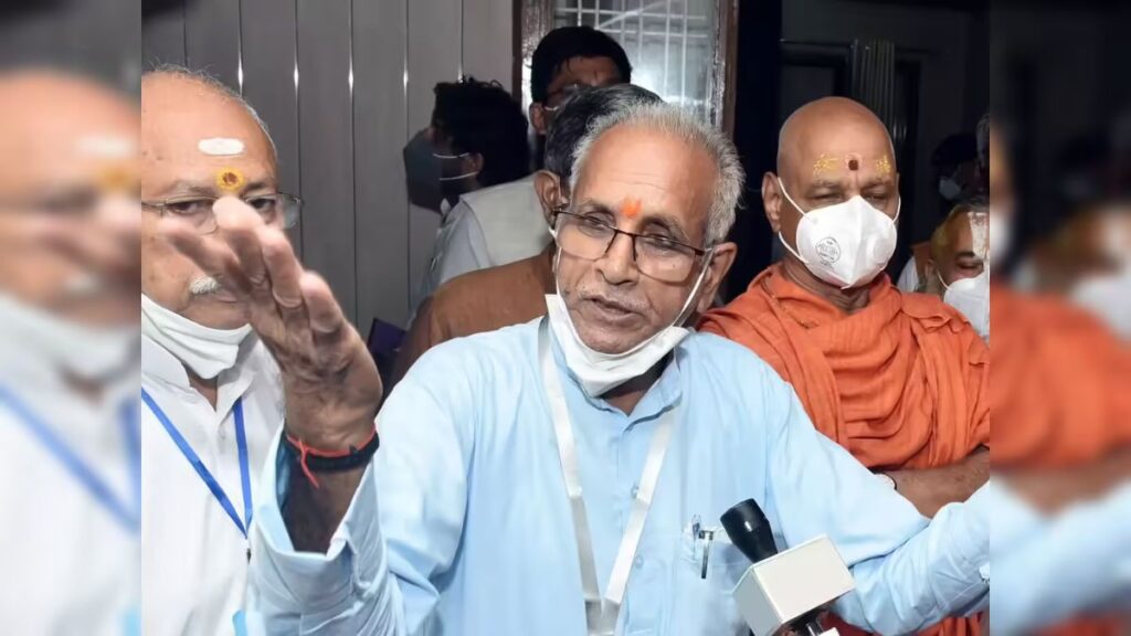 Lucknow: चंपत राय पर फर्जी दस्तावेजों की मदद से राम निवास मंदिर पर कब्जा करने का आरोप