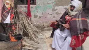 Mahendragarh News: गर्मी में कंबल और सर्दी में बर्फ की सिल्ली! महेंद्रगढ़ के संतलाल के दावे ने सबको चौंकाया