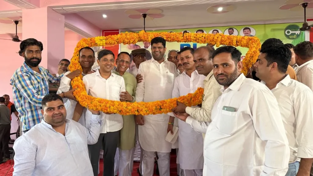 Mahendragarh News: "भाजपा-कांग्रेस ने युवाओं के भविष्य से किया खिलवाड़", नांगल चौधरी में बोले पूर्व डिप्टी सीएम दुष्यंत चौटाला