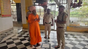 Mahendragarh News: बाघोत कांवड़ मेले में सुरक्षा के कड़े इंतजाम, थाना प्रभारी ने लिया व्यवस्थाओं का जायजा, महंत से की चर्चा