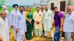 Pehowa News: गांव दीवाना में पीएम मोदी के 'मन की बात' का 136वां संस्करण, ग्रामीणों ने किया पौधारोपण