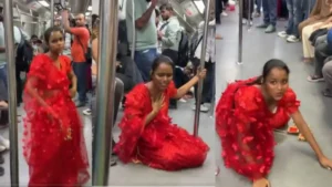 Metro Viral Dance: मेट्रो में फिर मचा रील का बवाल, लाल कपड़ों में युवती ने यात्रियों के सामने किया डांस; वायरल हुआ वीडियो