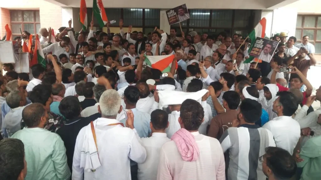 Narnaul News: जंतर-मंतर लाठीचार्ज का नारनौल में विरोध, राव दान सिंह के नेतृत्व में सड़कों पर उतरी कांग्रेस, ADC को सौंपा ज्ञापन