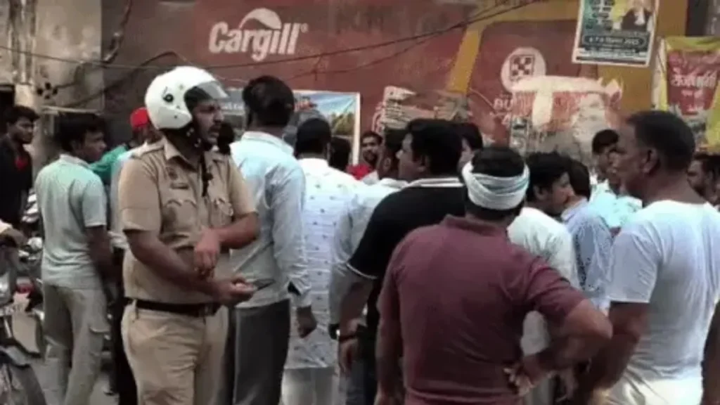Narnaul News: नारनौल में महिला और युवकों ने चश्मे की दुकान में की तोड़फोड़, दुकानदार गंभीर