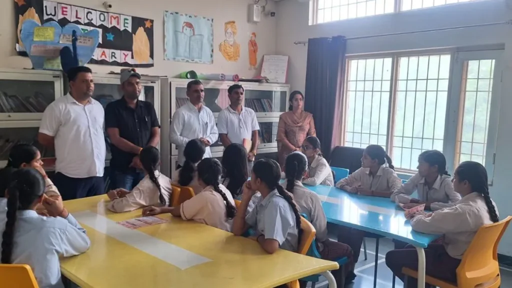 Narnaul News: नारनौल DAV पुलिस पब्लिक स्कूल में डेंगू-मलेरिया जागरूकता अभियान, स्वास्थ्य टीम ने दिए बचाव के खास टिप्स