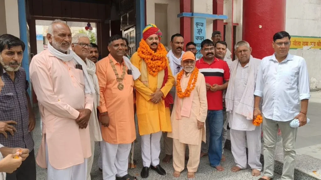 Nilokheri News: प्राचीन सीतामाई मंदिर में शिव परिवार की प्राण-प्रतिष्ठा, डॉ. वीरेन्द्र सिंह चौहान ने लिया आशीर्वाद