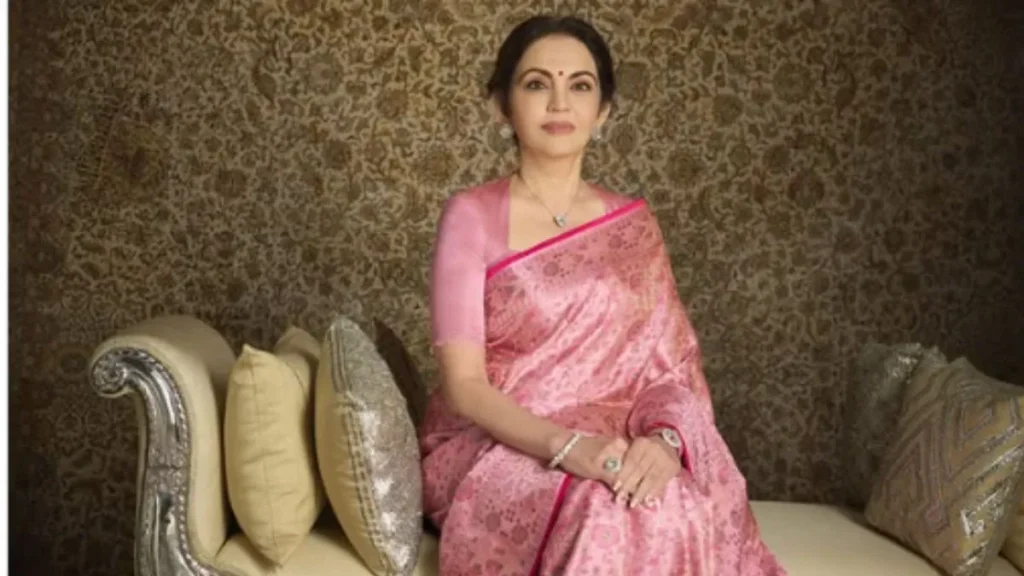 Nita Ambani Fashion: नीता अंबानी ने पहनी 28 करोड़ की मालकिन जैसी शाही 'तंचोई बनारसी' साड़ी, सादगी पर दिल हार बैठे लोग