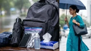 Office Essentials: मानसून में ऑफिस जाने वाले ध्यान दें: बैग में छाते के साथ जरूर रखें ये 5 चीजें, गैजेट्स और सेहत रहेंगी सेफ