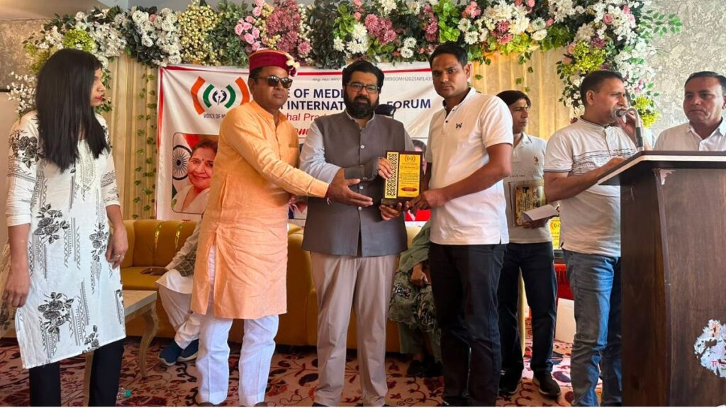 Panchkula News: पिंजौर में वॉइस ऑफ मीडिया का पत्रकार सम्मेलन, पत्रकारों और समाजसेवियों का हुआ सम्मान