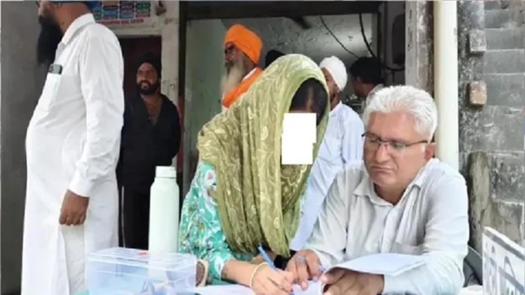 Panipat News: पानीपत की महिला का सगे भतीजे पर आया दिल, सफीदों कोर्ट में लिव-इन के दस्तावेज बनवाने के दौरान भारी हंगामा