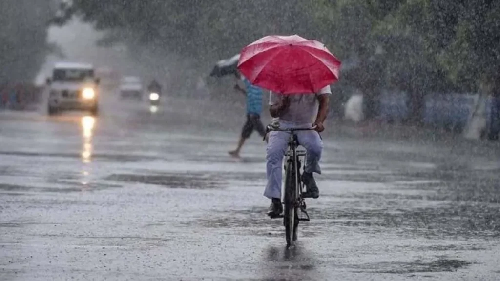 Punjab Weather Update: अमृतसर-गुरदासपुर में सुबह से भारी बारिश, मौसम विभाग ने अगले 3 घंटे के लिए जारी किया अलर्ट
