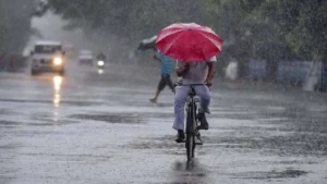 Punjab Weather Update: अमृतसर-गुरदासपुर में सुबह से भारी बारिश, मौसम विभाग ने अगले 3 घंटे के लिए जारी किया अलर्ट