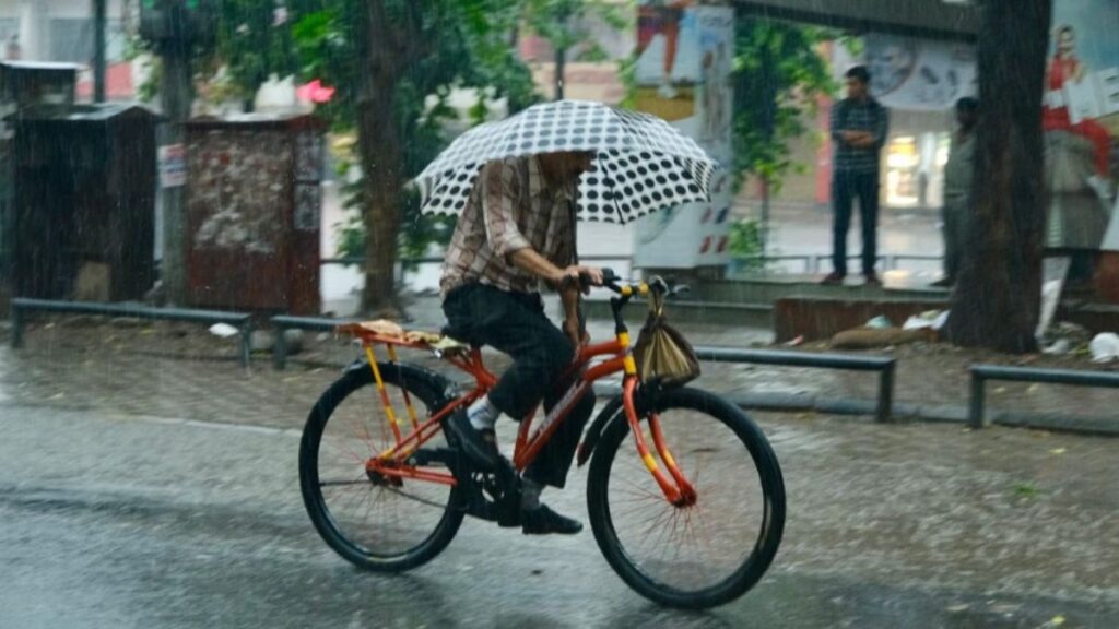 Punjab Weather Update: पंजाब में मानसून फिर सक्रिय होने से 13 जिलों में तीन दिन तक भारी बारिश का ऑरेंज अलर्ट, उमस से मिलेगी राहत