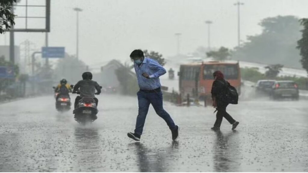 Rajasthan Weather: राजस्थान में मानसून का असर तेज, चित्तौड़गढ़-बांसवाड़ा में भारी बारिश से सड़कें बंद; डूंगरपुर में बिजली गिरने से बच्चे की मौत