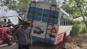 Rewari Road Accident: रेवाड़ी-कोसली रोड पर पेड़ से टकराई सवारियों से भरी प्राइवेट बस, एक की मौत, 8 घायल